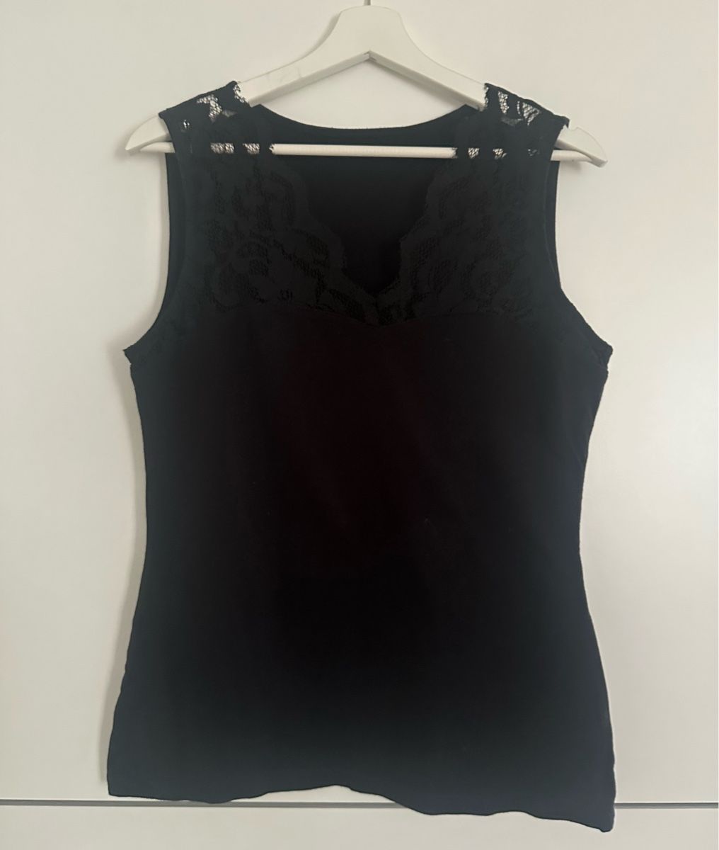 H&M Tops: TOP mit Spitzen Details. Gr. 40/42 – D'occasion à Flawil par mar_9chb