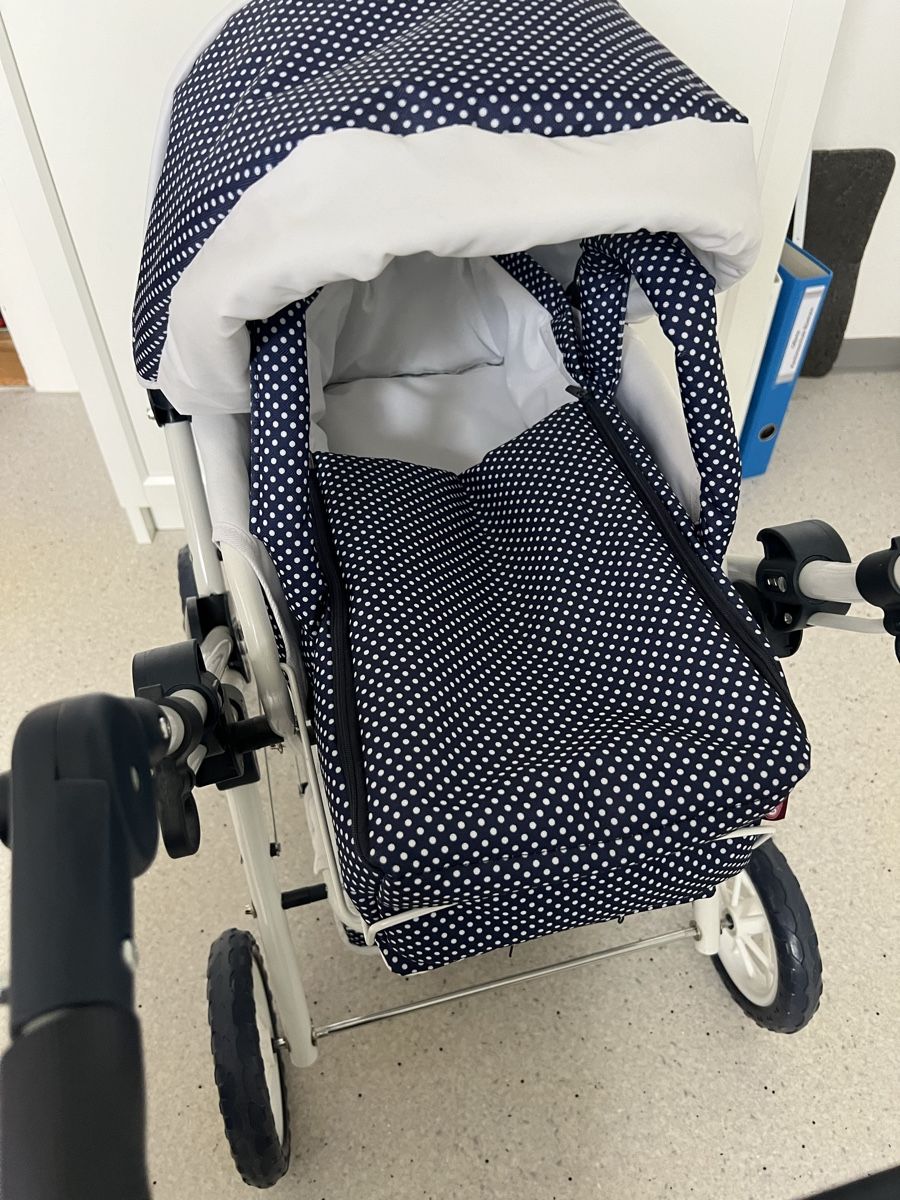 Gtz Puppenwagen Blau mit weissen Punkten (Neu (gemss Beschreibung)) in  Zrich fr CHF 60  nur Abholung auf Ricardo kaufen