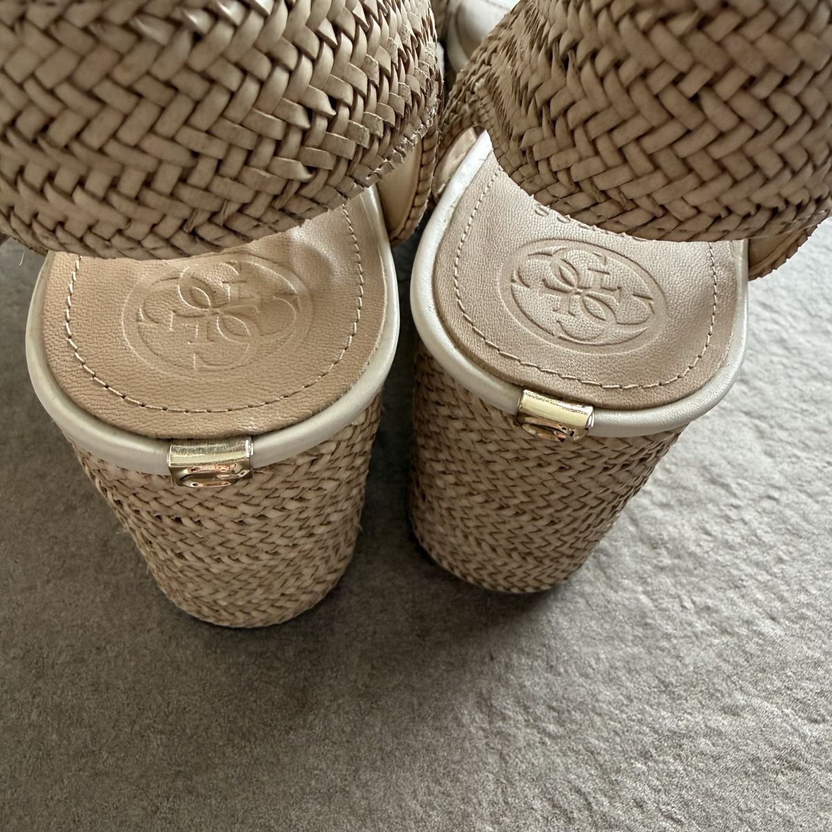 Guess Scarpe da donna: Guess Platform Sandals Size 40  – Usato da Boswil venduto da hey.itsme 4