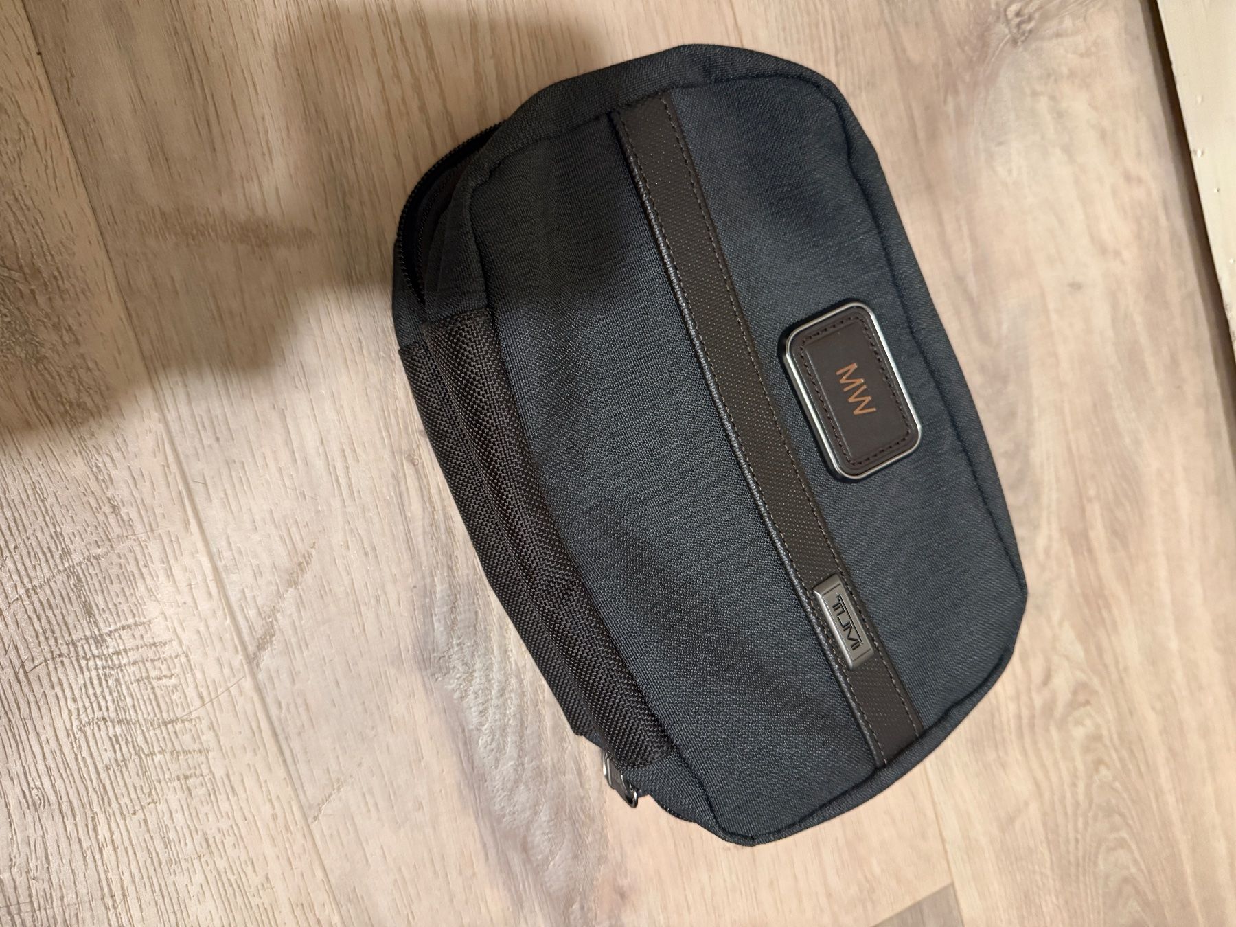 Tumi Borse: TUMI Alpha 3 Split Travel Kit dark gray CHF 175 – Nuovo (secondo la descrizione) da Unterseen venduto da SONY-CoolGo