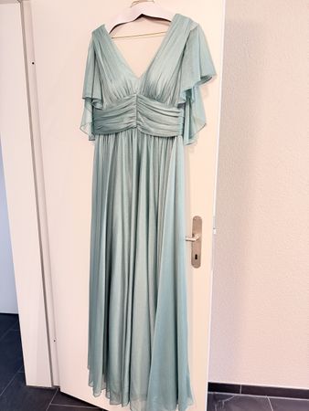 Abendkleid in glitzerndem Türkis
