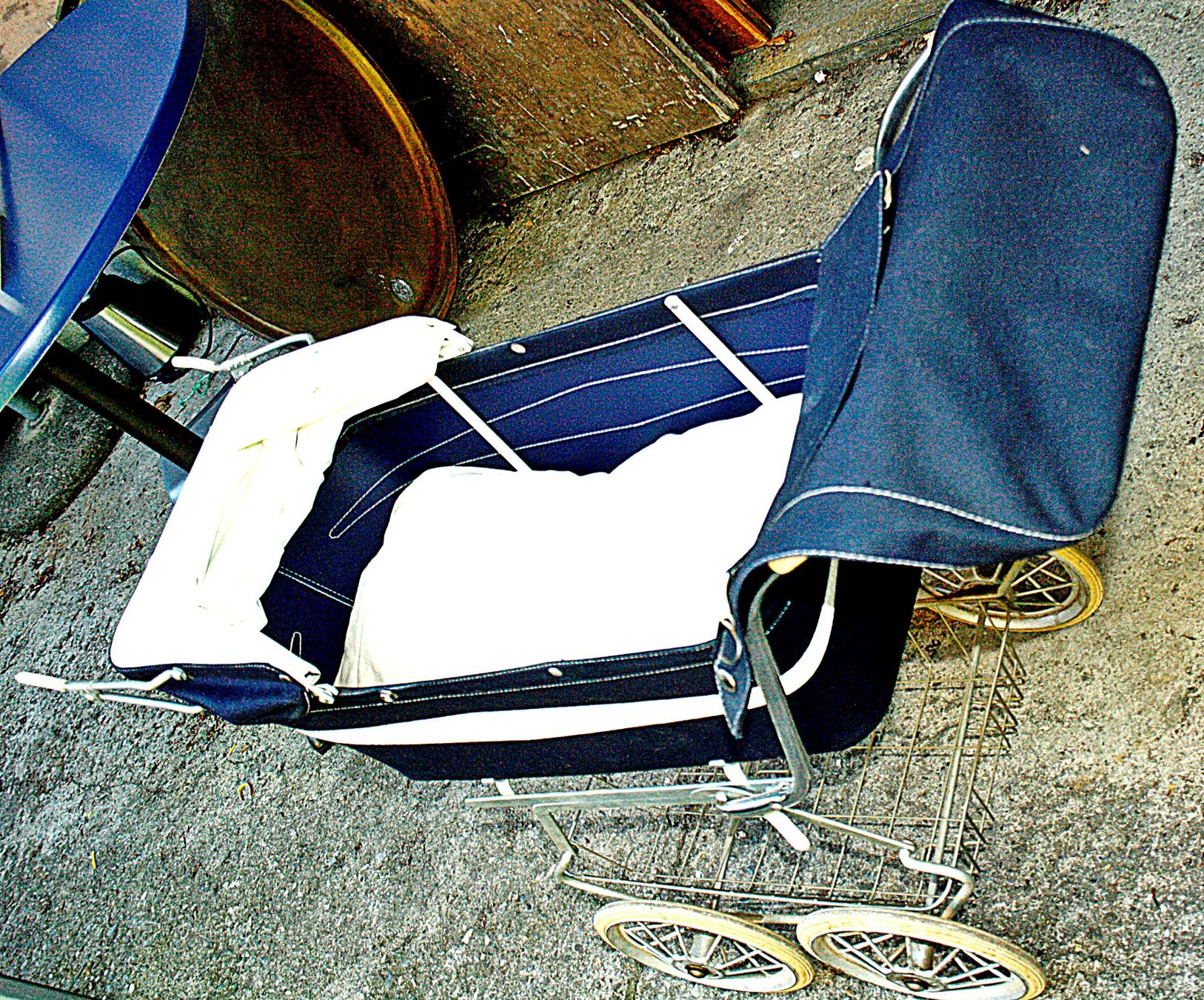 Carrozzine per bambole: Puppenwagen antik – Usato da Baar venduto da 2cvbaar 2