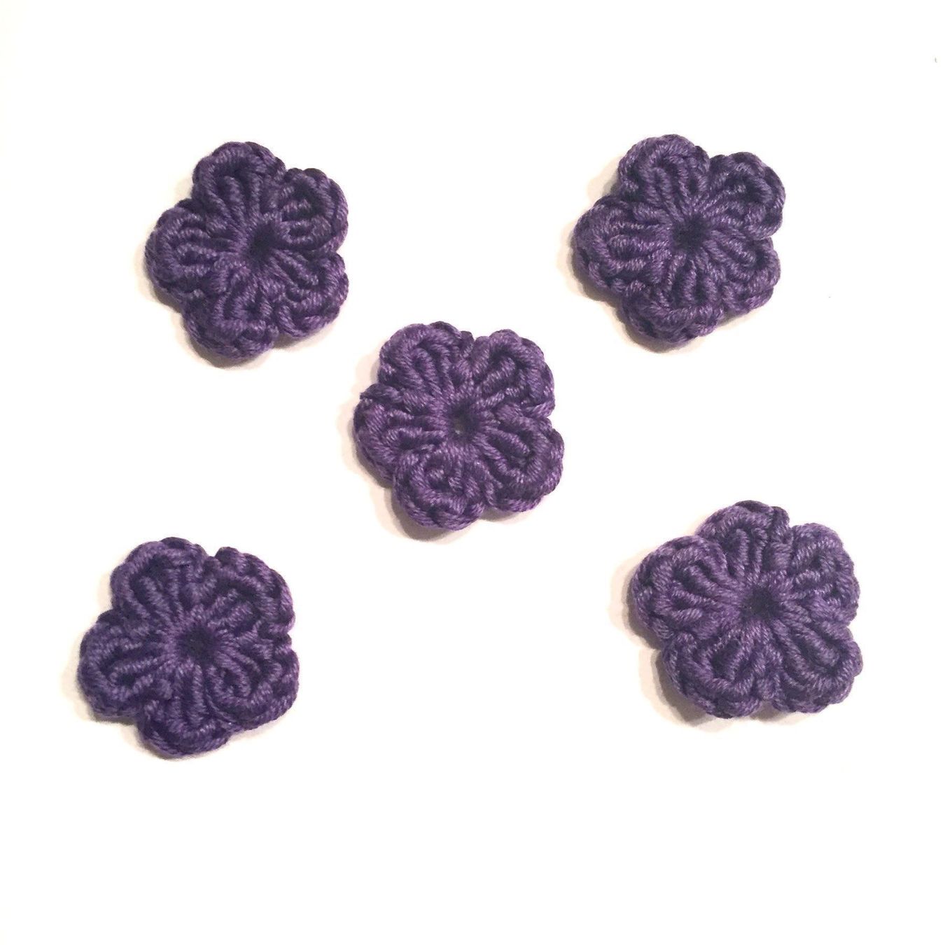 Toppe: 5x Blumen violett gehäkelt 25 mm – Nuovo e nell'imballaggio originale da Emmenbrücke venduto da swissmade-miracles