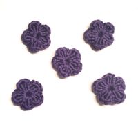 5x Blumen violett gehäkelt 25 mm