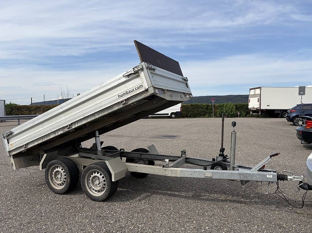Camions-bennes: Kipper Anhänger – D'occasion à Lausen par Gjuliana4