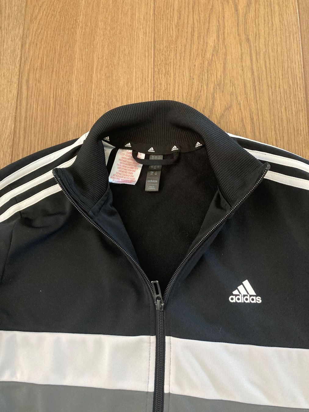 Lotti & Set di vestiti: Addidas Trainer 2tlg. Gr.164 – Nuovo (secondo la descrizione) da Zollikofen venduto da gamel01 1