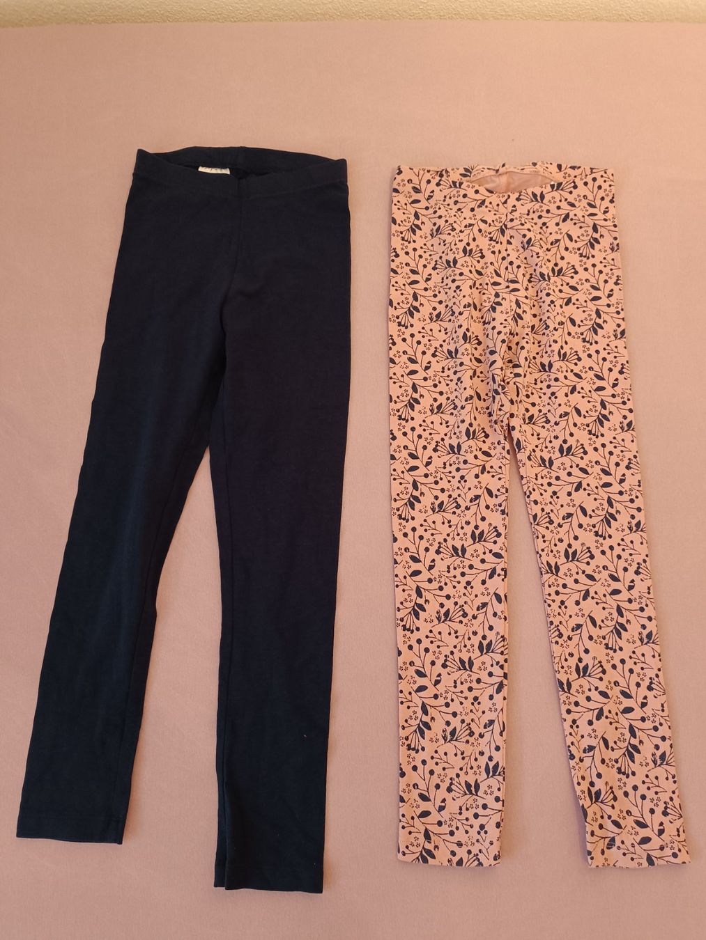 Pantaloni: 2 neue Leggins 122/128 – Nuovo (secondo la descrizione) da Wohlen AG venduto da Fabe3