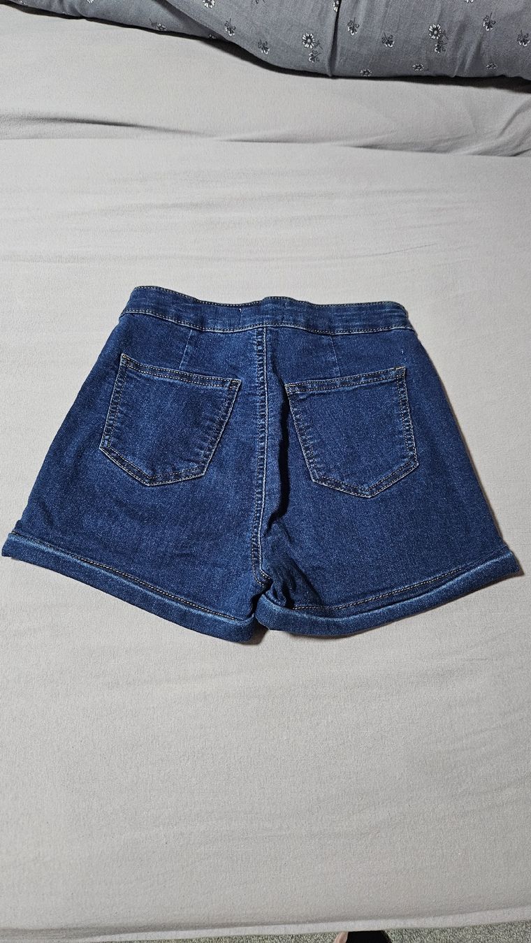 Tally Weijl Jeans: Tally wejil Shorts – Usato da Sax venduto da Kieselstei 2