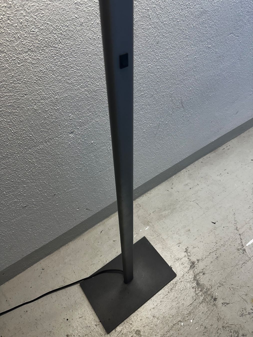 Lampade: Büro-Stehlampe / modernes Design – Usato da Zürich venduto da Linvo-AG 3