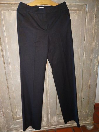 Armani Collezioni . Hose Wolle schwarz 34