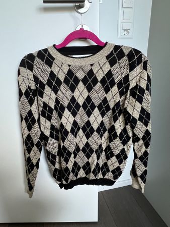Black and gold uterque knit top