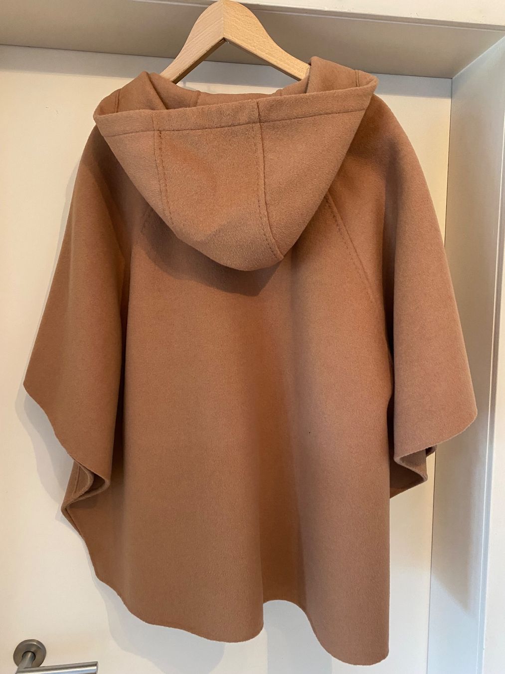 Altro in Moda donna: Toller Poncho von Twinset – Usato da Freienbach venduto da sala8807 1