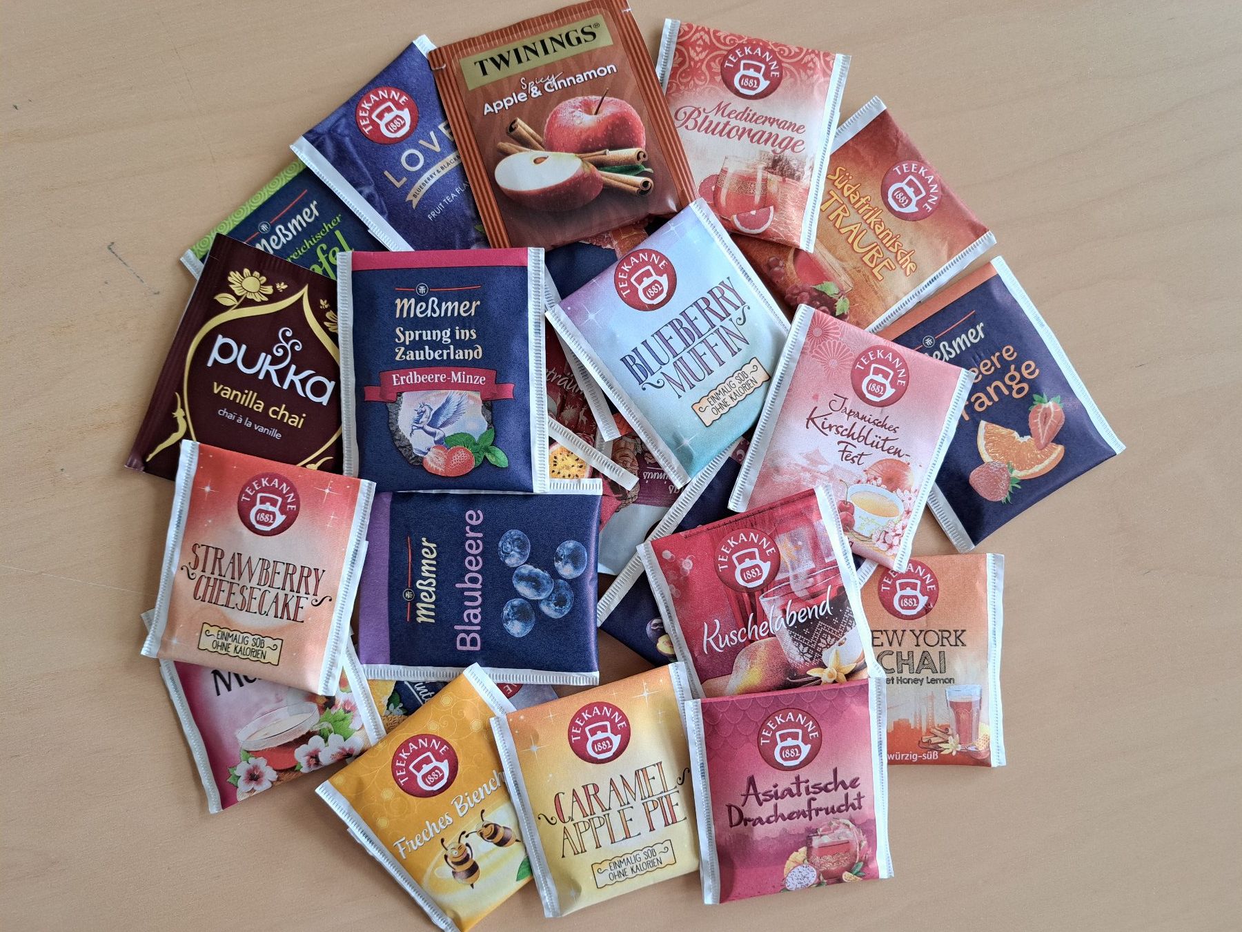 Calendari: Selbstgemachter Tee Adventskalender mit 24 Sorten – Nuovo e nell'imballaggio originale da Pfaffnau venduto da hjp01 9