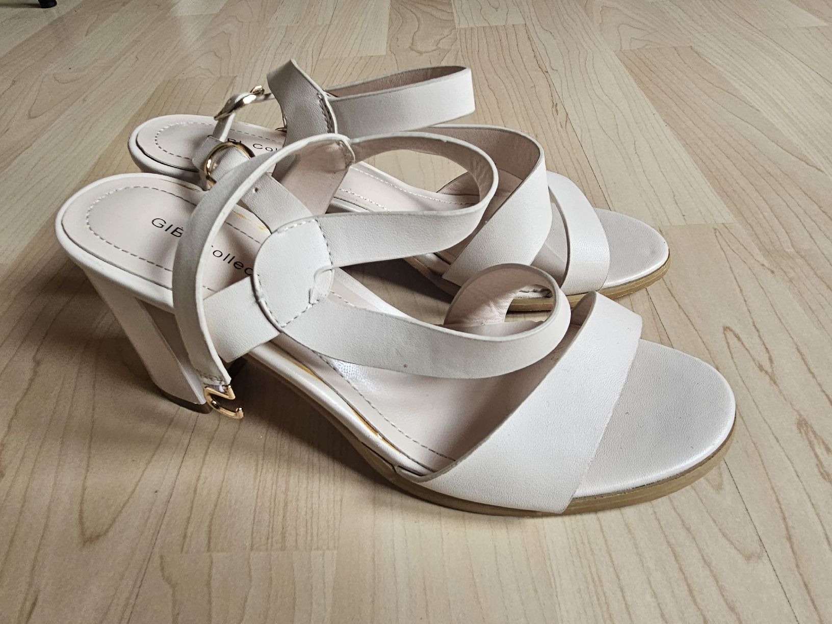 Scarpe da donna: Sandalen Gr.38 – Usato da Oberkulm venduto da Preneur 1