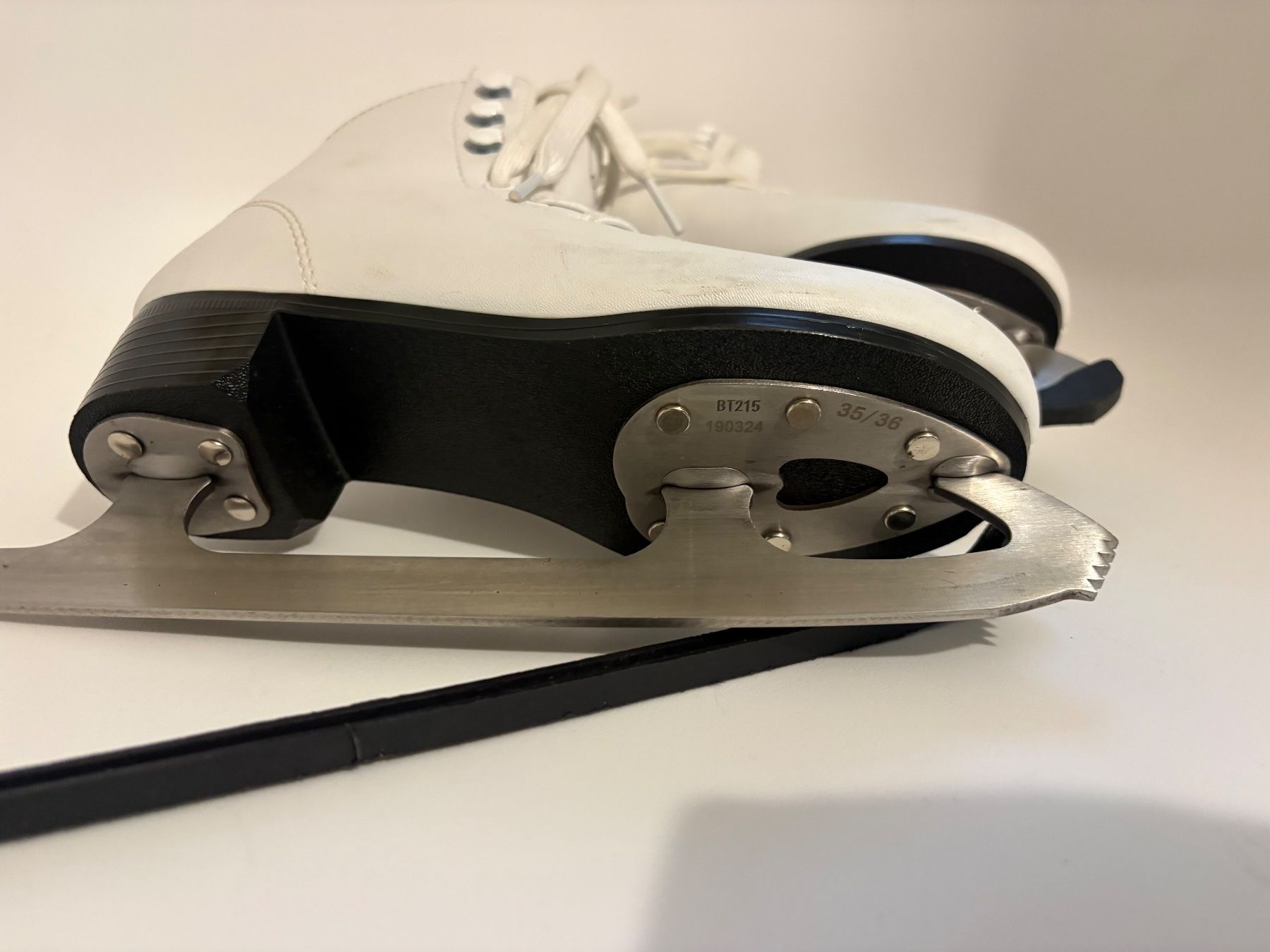 Oxelo Schlittschuhe: Schlittschuhe weiss Gr 35/36 – Gebraucht aus Wetzikon ZH von Bimbo33 2