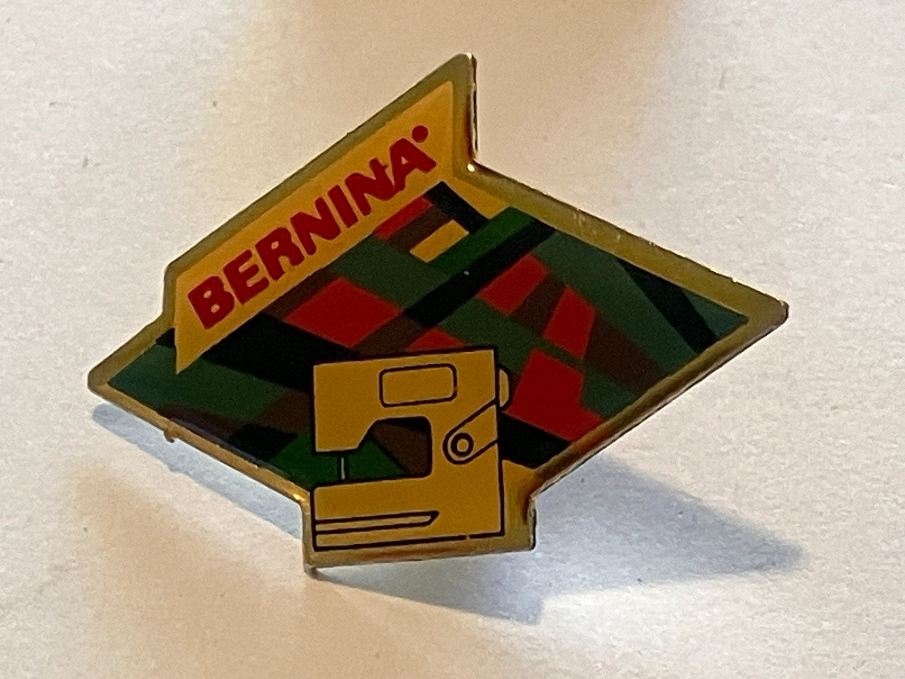 Placchette & Badge: 1 Pin Bernina Nähmaschine – Usato da Basel venduto da djwwpp