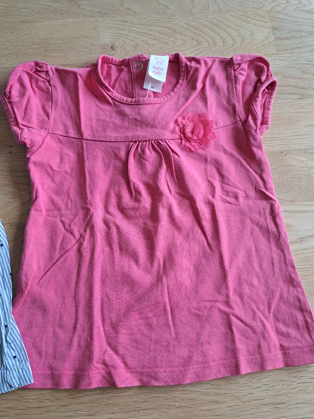 H&M Camicette, T-shirt & Top: 2 Sommer T-Shirts, Grösse 86 H&M + C&A – Usato da Bergdietikon venduto da Staphylococcus 1