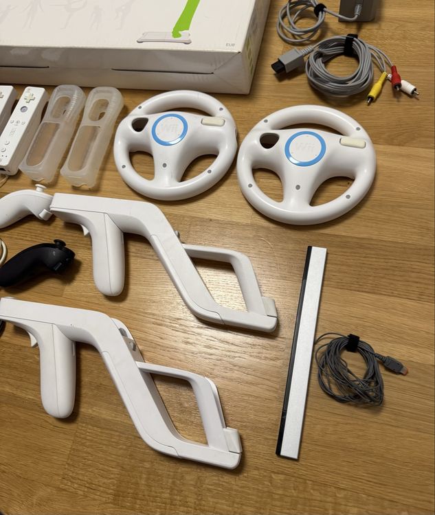 Grosses Nintendo Wii Set mit sehr viel Zubehör 3