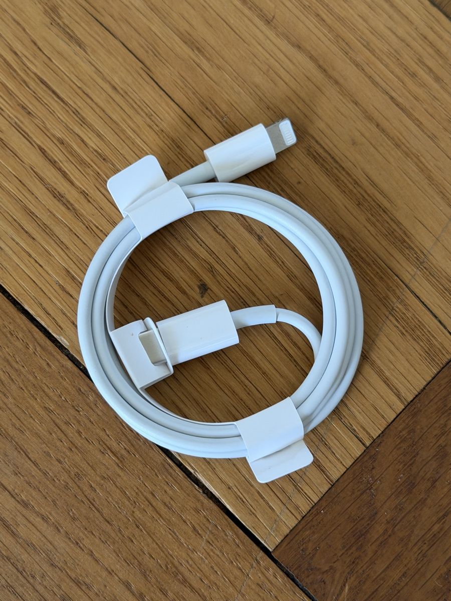 Apple Câbles: USB-C auf Lightning Kabel neu – Neuf (Voir description) à Zürich par chi_9dfb 1