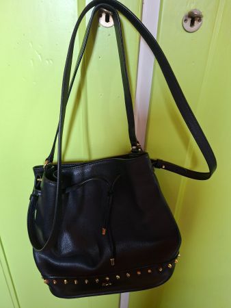 Handtasche Leder schwarz mit Nieten Marke Ralp guter Zustand