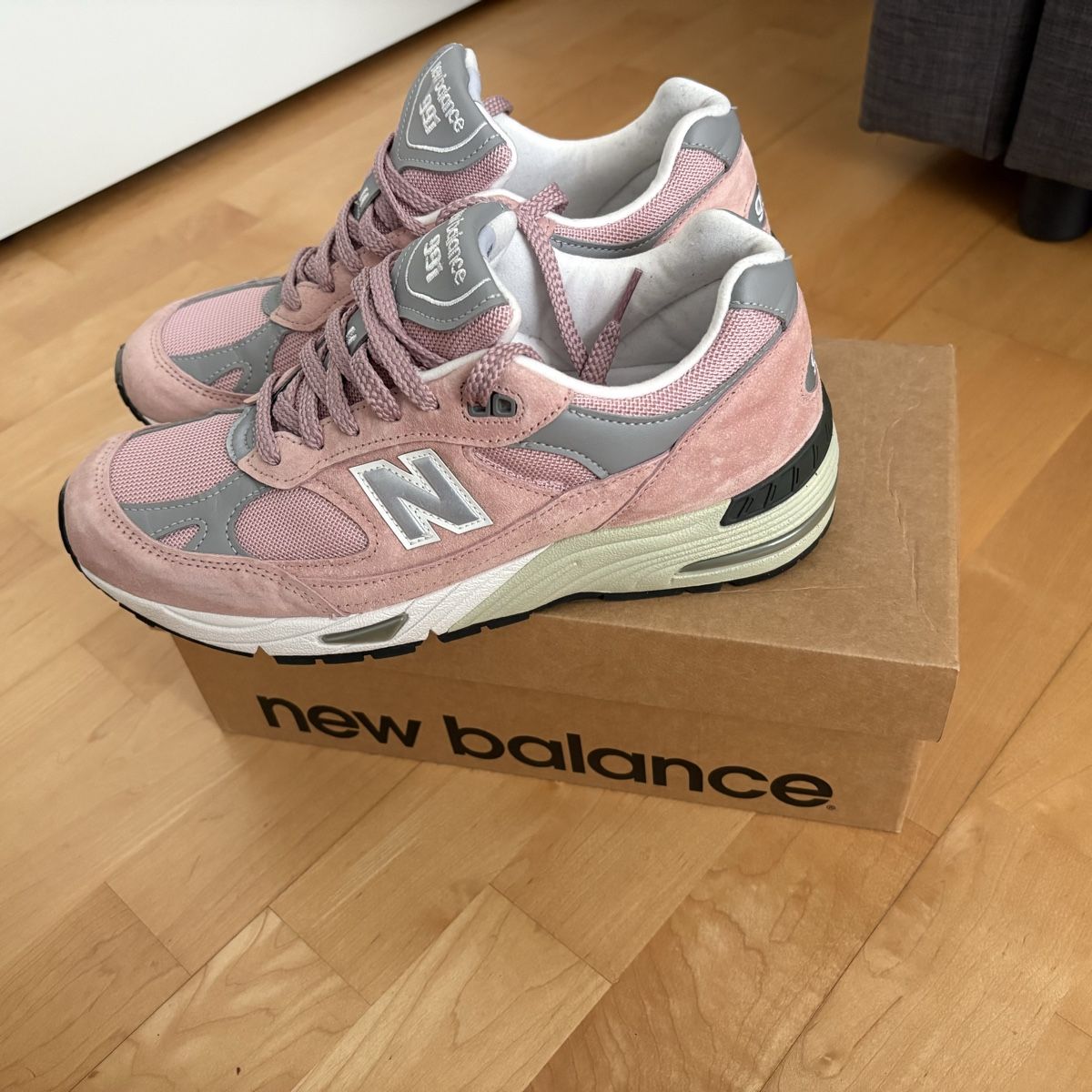 New Balance Scarpe da uomo: New Balance 991 pink – Usato da Wallisellen venduto da ntroulis80 1