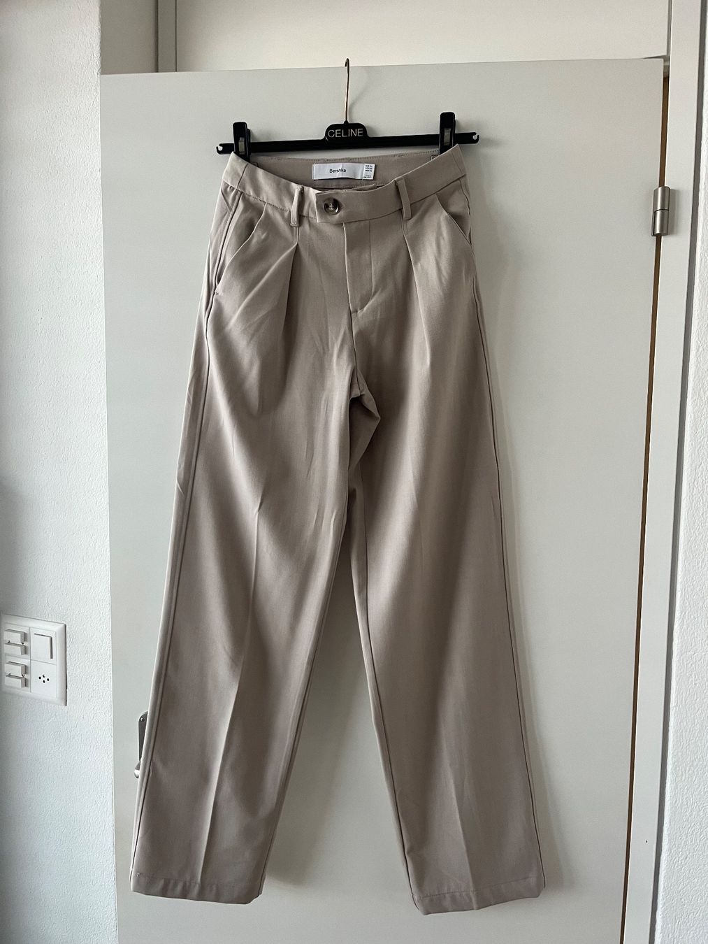 Pantaloni: Pantalon costume beige – Usato da Neuchâtel venduto da Ariane_vn00