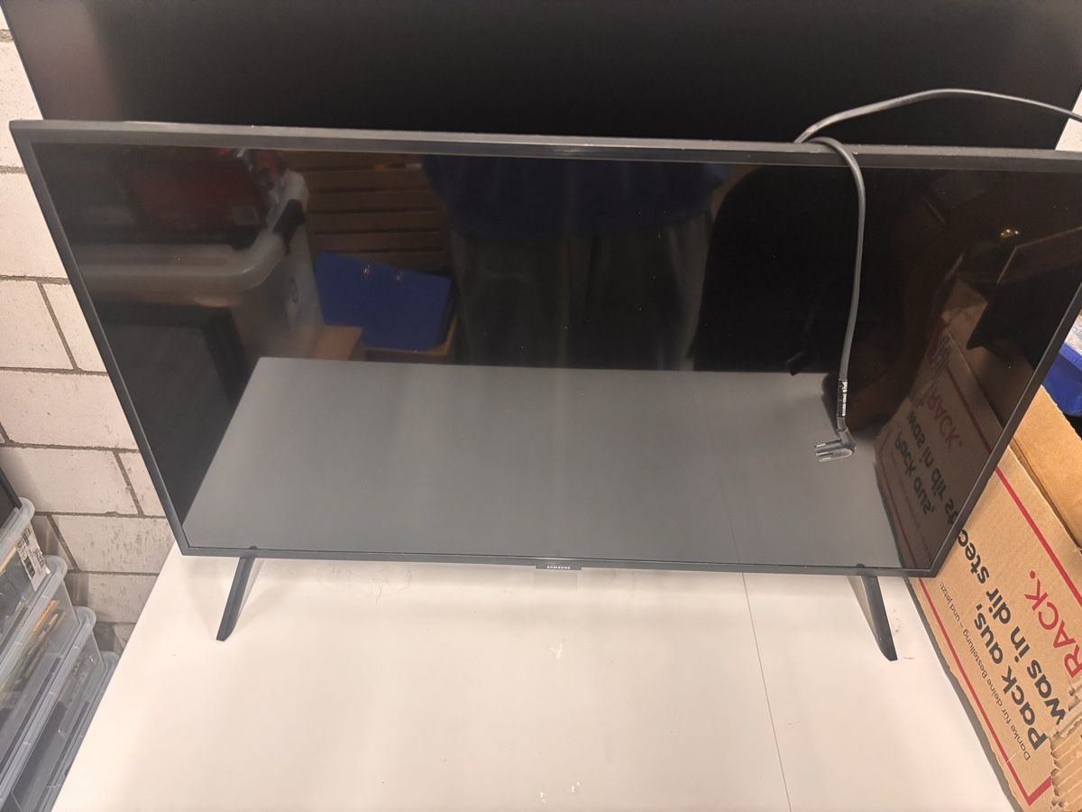 Televisori: Fernseher LED Modell mit Standfuss schwarz – Usato da Kreuzlingen venduto da Floh_Markteo