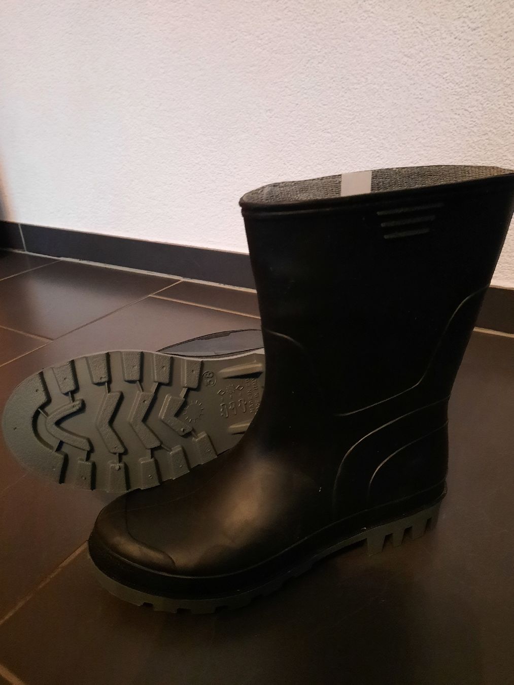 Herrenschuhe: Gummistiefel, schwarz, Grösse 38, neu – Neu (gemäss Beschreibung) aus Jonschwil von sonja8472 4