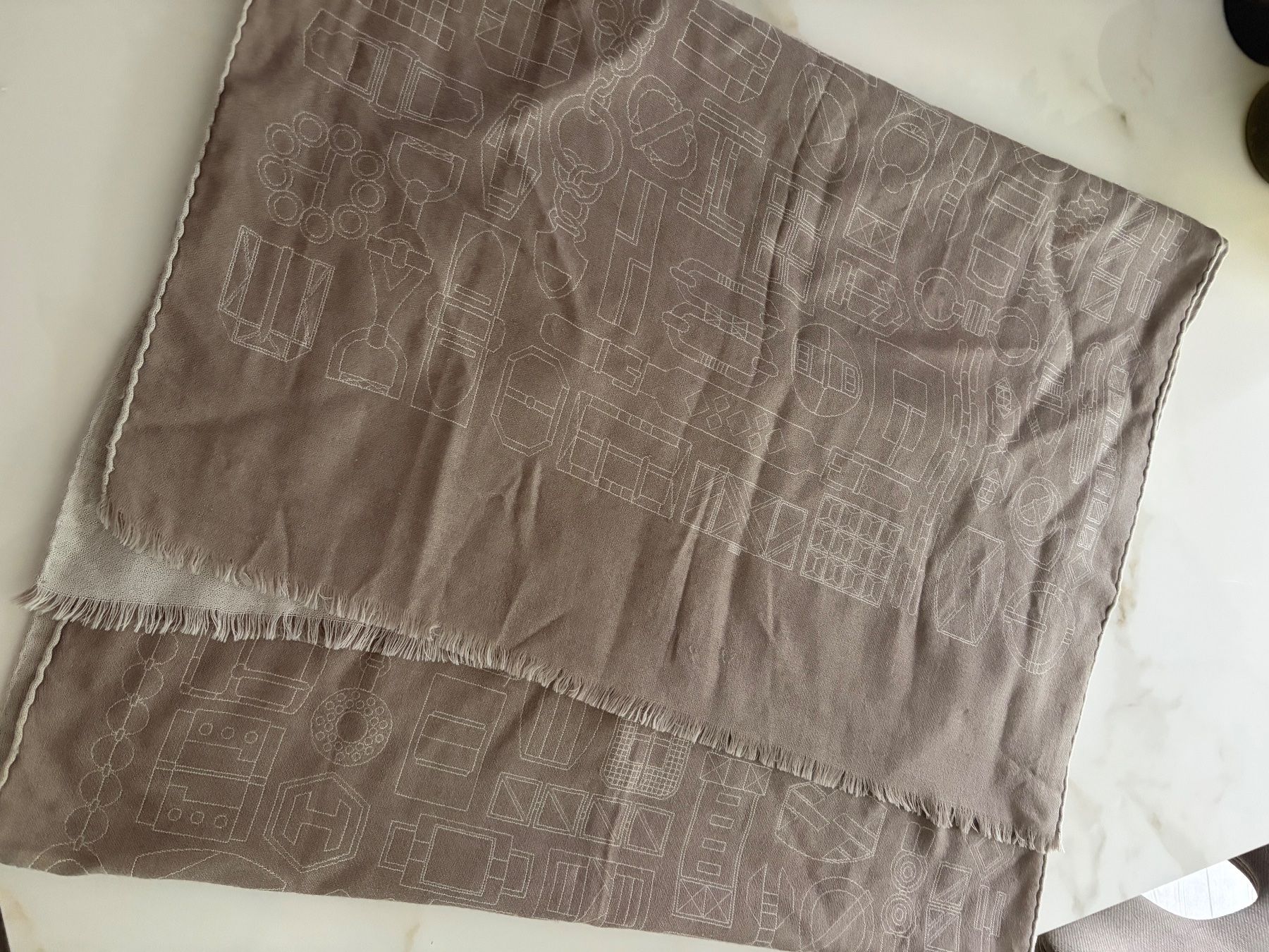 Hermès Foulard & Sciarpe: Écharpe Hermès Réversible "Pièces Détachées" – Usato da Cologny venduto da PINKCLOSET 5