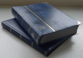 1882-1910, 3500 Marken der STEHENDEN HELVETIA in zwei Alben.
