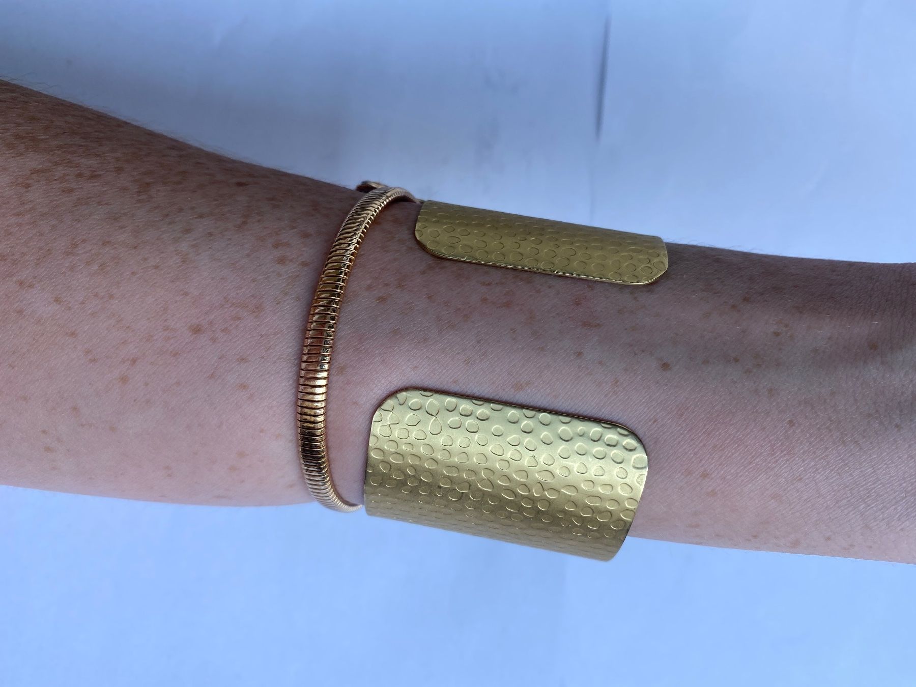 Bracciali & Braccialetti: Bracelet manchette doré martelé – Usato da Genève venduto da lejardindesvetements 2