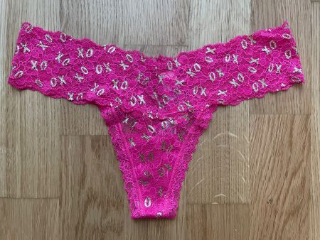 Victoria’s Secret Shimmer Lace Thong XS NEW