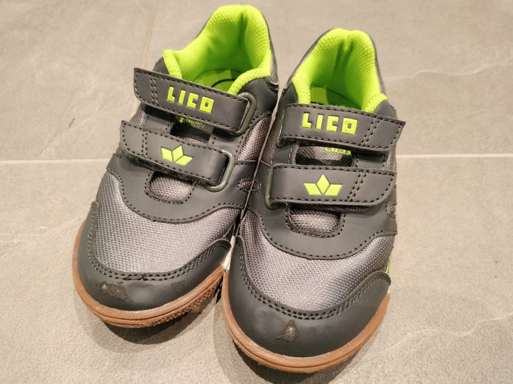 Scarpe per ragazzi: Turnschuh/Hallenschuh Grösse EU 29 – Usato da Neftenbach venduto da TheKringel