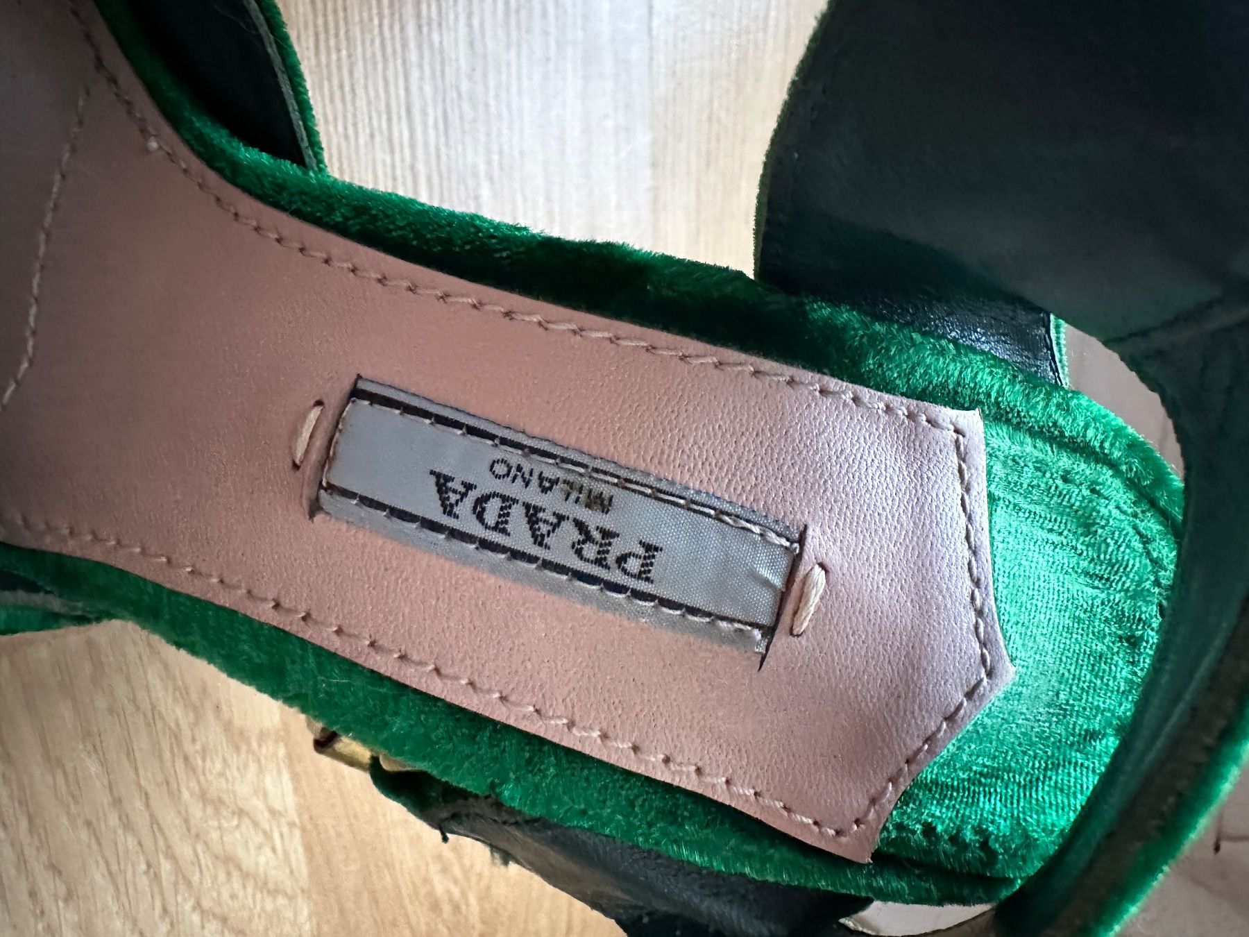 Prada Scarpe da donna: Prada  Velvet Sandalen – Usato da Schaffhausen venduto da Nadiuna 2