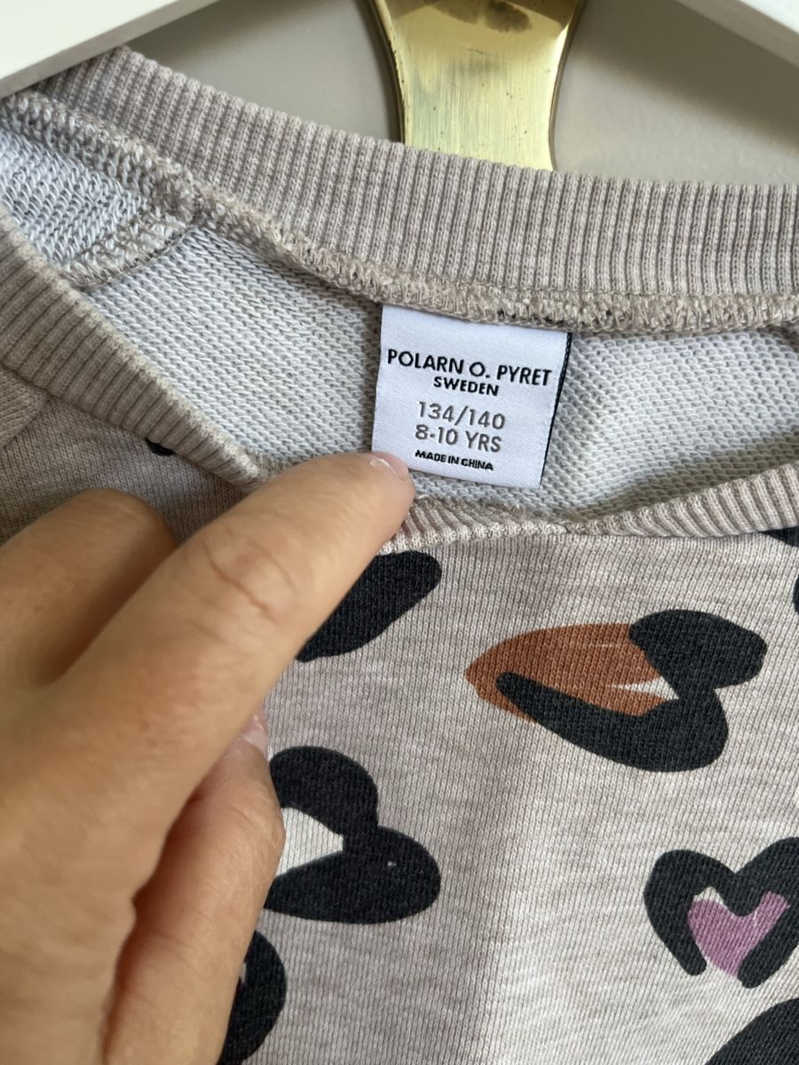 Pullover & Sweatshirts: Pullover Polarn O. Pyret Hearts 134/140 used – Gebraucht aus Küssnacht am Rigi von eni_fl2x 1