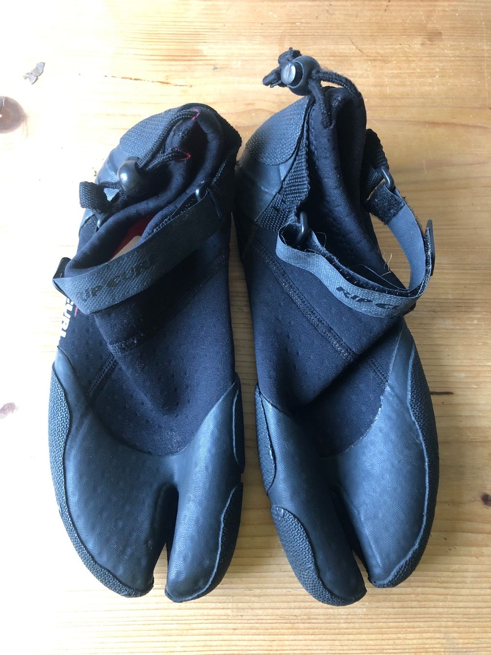 Rip Curl Scarpe da uomo: Surf Booties - Rip Curl - Gr.43 – Usato da Bern venduto da CiroCiroCiro