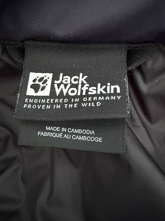 Jack Wolfskin Cappotti: Wintermantel Jack Wolfskin neuwertig – Usato da Zollikerberg venduto da Serpli 2