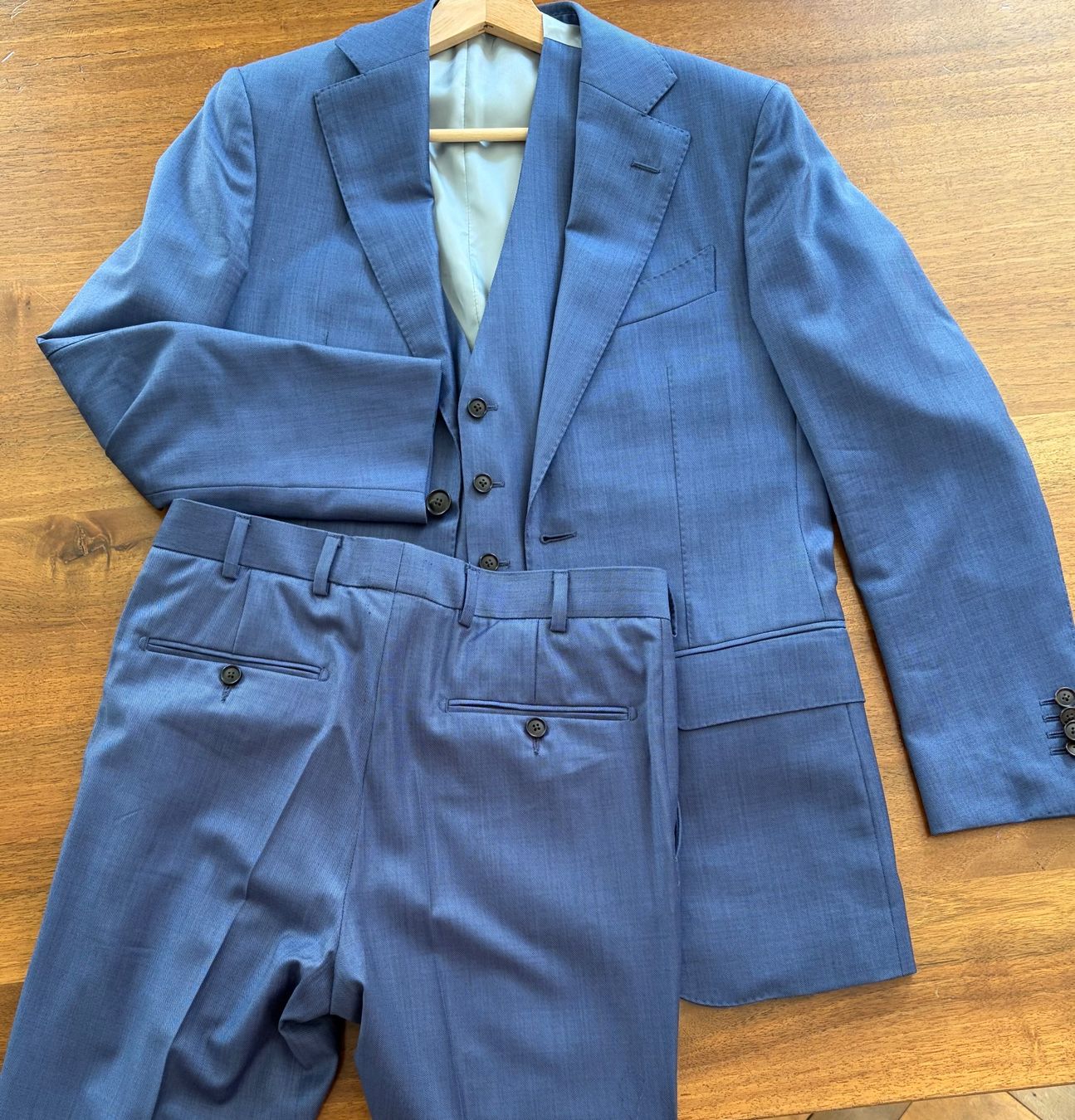 Suitsupply Completi: Suitsupply La Spalla - drei Teiler Anzug – Usato da St.Gallen venduto da Boergie 1