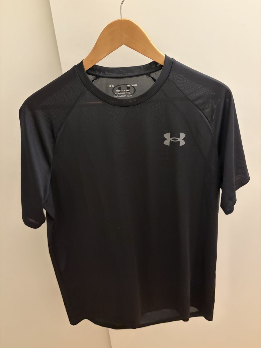Under Armour T-shirt: Under Armour Tech Tee Sportshirt Schwarz Gr. M – Usato da Zürich venduto da jak_89nh
