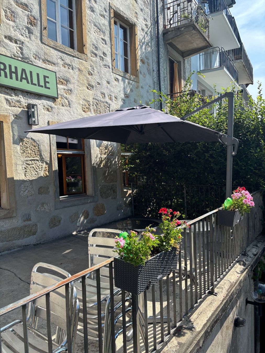 Sonnenschirme: Sonnenschirm Pendelschirm Anthrazit guter Zustand – Gebraucht aus Olten von Walkabout11 1