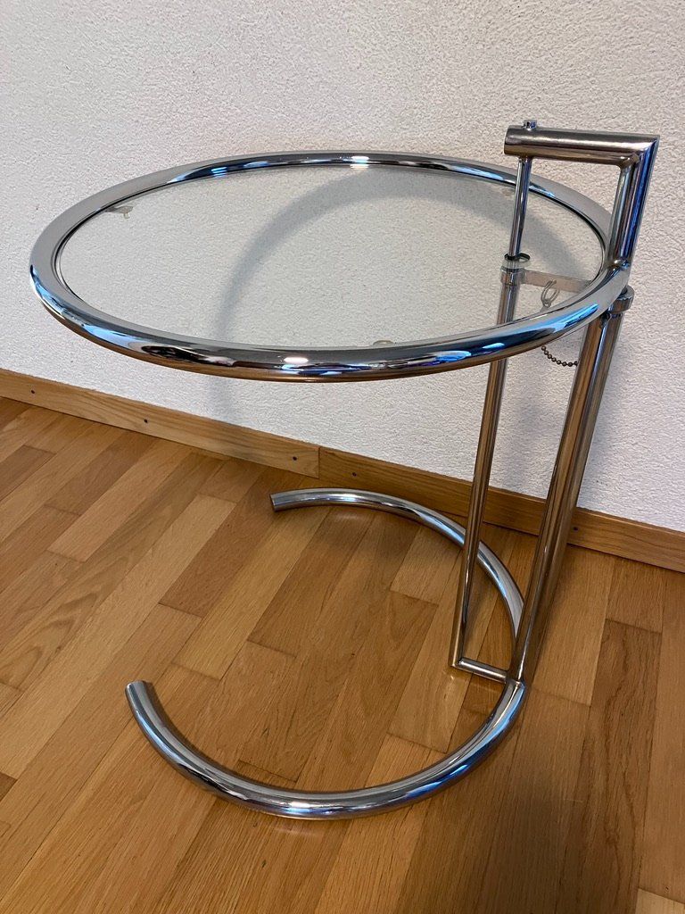 Tavoli: E 1027 Adjustable Table – Eileen Gray -Beistelltisch Replika – Usato da Fislisbach venduto da Promo 5