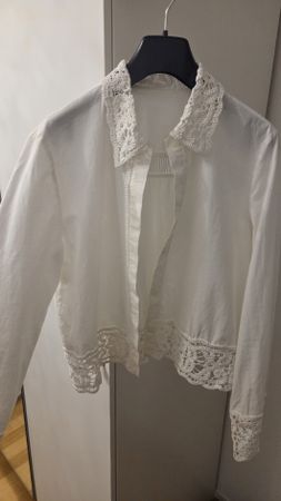 Damen Bluse weiss mit Häkelspitze Details 