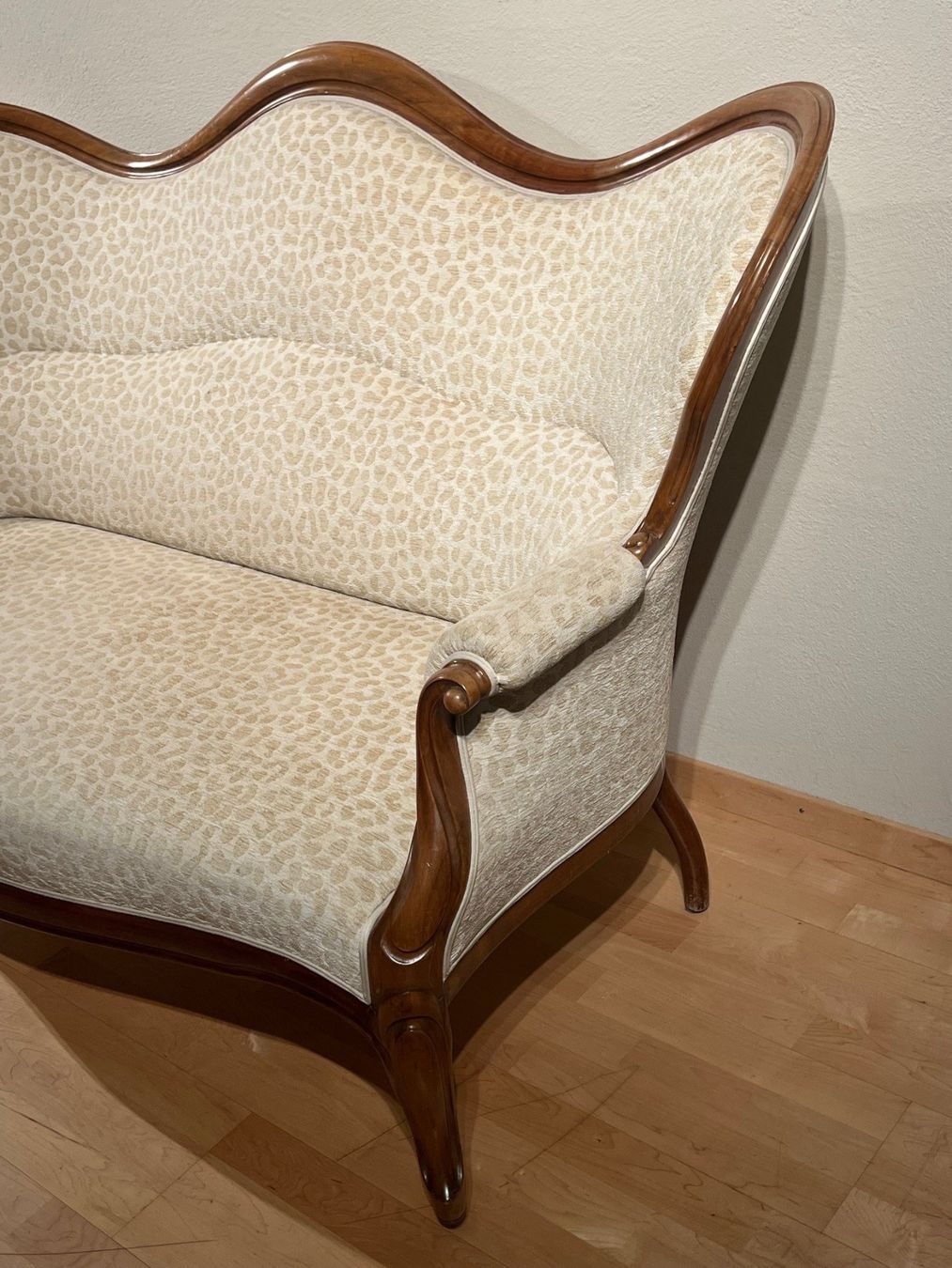Sofas: Louis Philippe Sofa mit Leopardenmuster – Gebraucht aus Herrliberg von EnricoTschatscheder 1