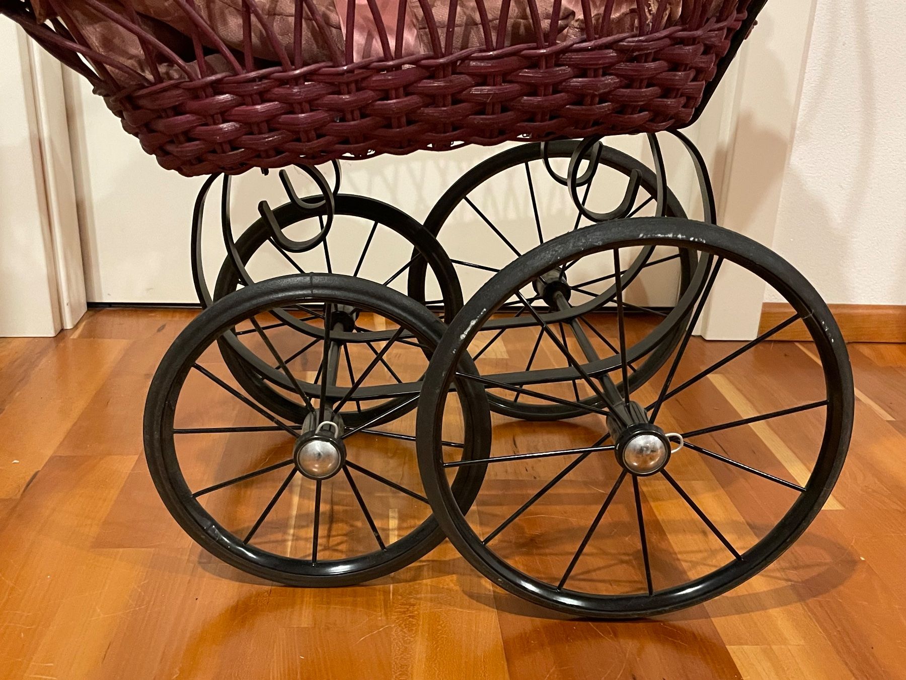 Puppenwagen: Puppenwagen antik – Gebraucht aus Rümlang von euqinom16 2