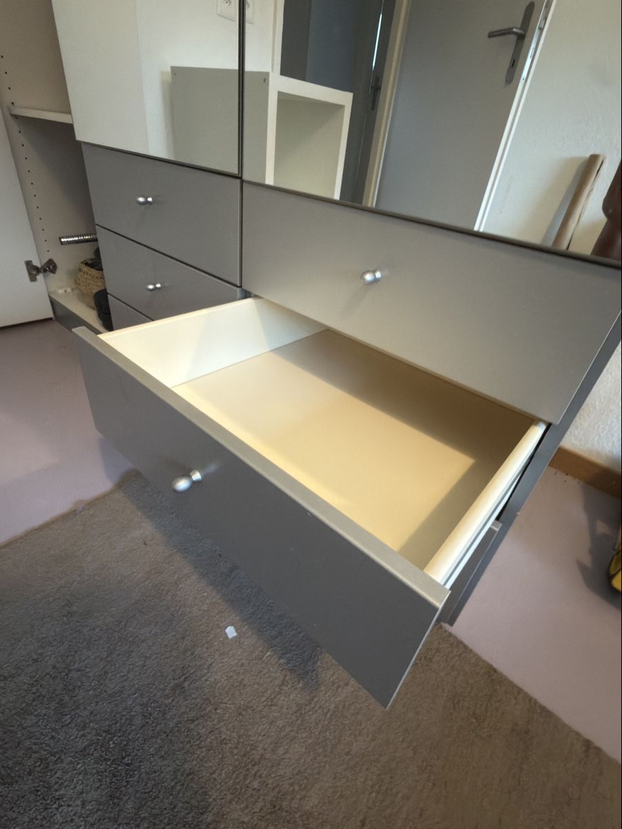 Schränke: Kleiderschrank – Gebraucht aus Zuchwil von ana_w9c8 4