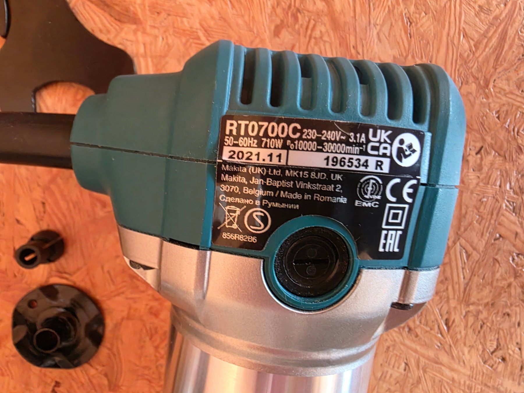 Makita Toutes les machines: Makita RT0702CJ Einhandfräse – D'occasion à Wängi par Uevi 3