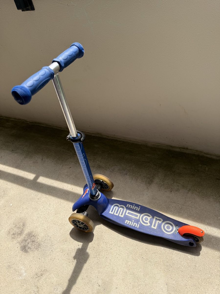 Micro Kickboard: Trottinett: Mini Micro Deluxe blau – Usato da Reinach BL venduto da P.Wild 1