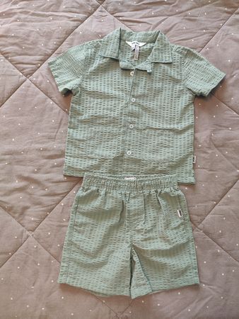 DKNY Hemd und Shirts Set Grösse 4 Jahre NEU