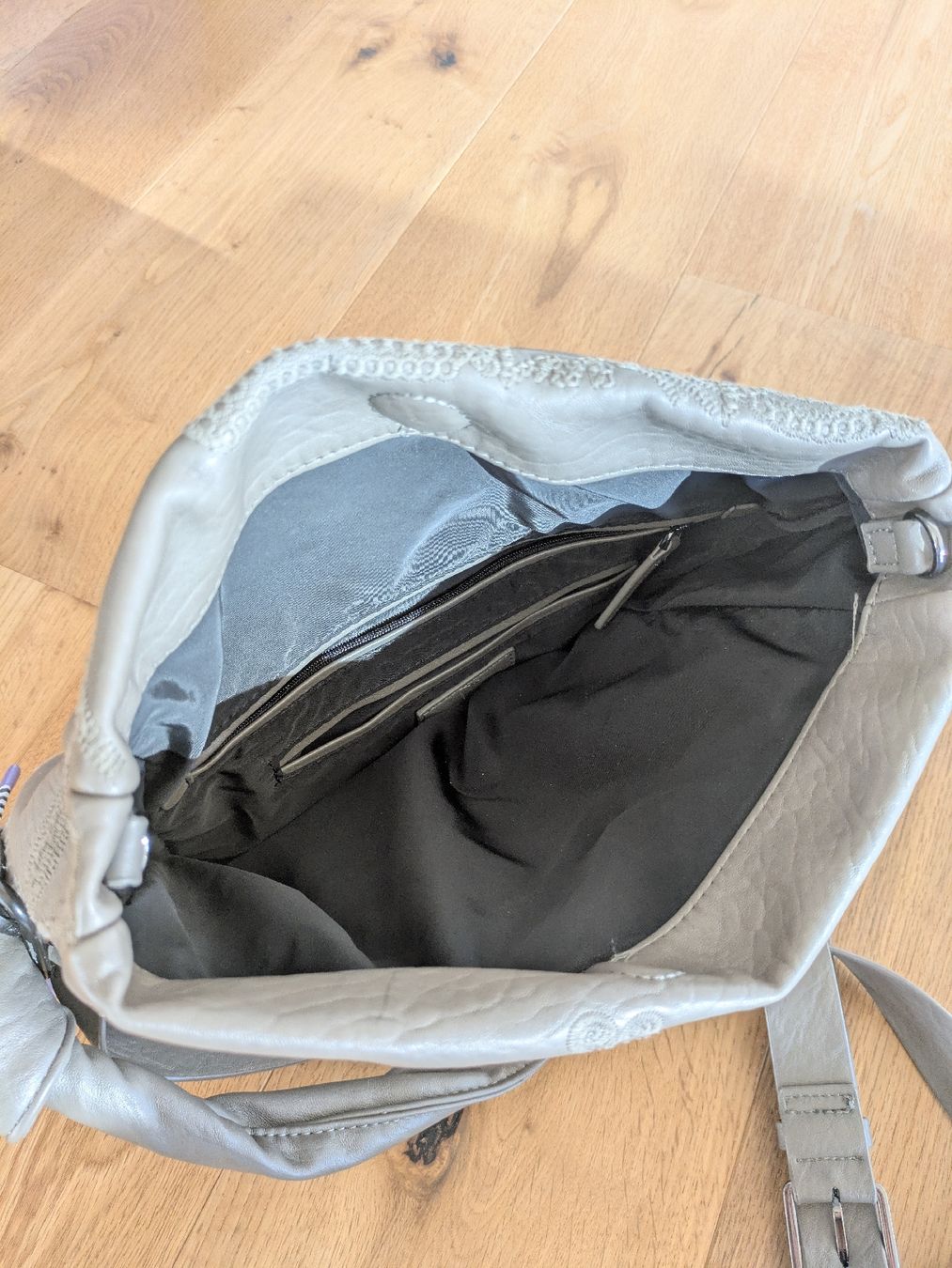 Desigual Taschen für Damen: Schöne Desigual Handtasche, grau – Gebraucht aus Ins von Jacy1 3