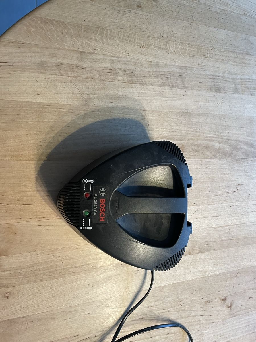 Bosch Caricabatterie: Aufladegerät Bosch 36v Gebraucht! – Usato da Gipf- Oberfrick venduto da T30Zimm 1